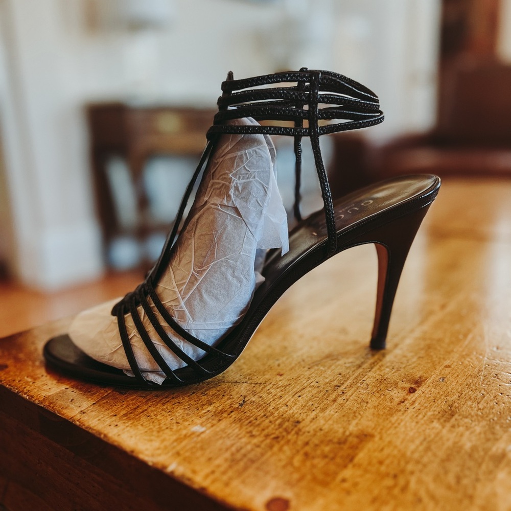 Vintage Gucci (Tom Ford)  Black Leather T-Strap Heels - Picture 2 of 7